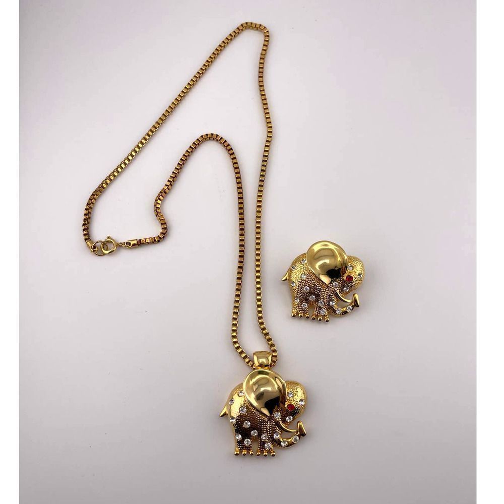 VTG Gold Tone Diamond Rhinestone With Red Eye Elephant Brooch Necklace AD 2006